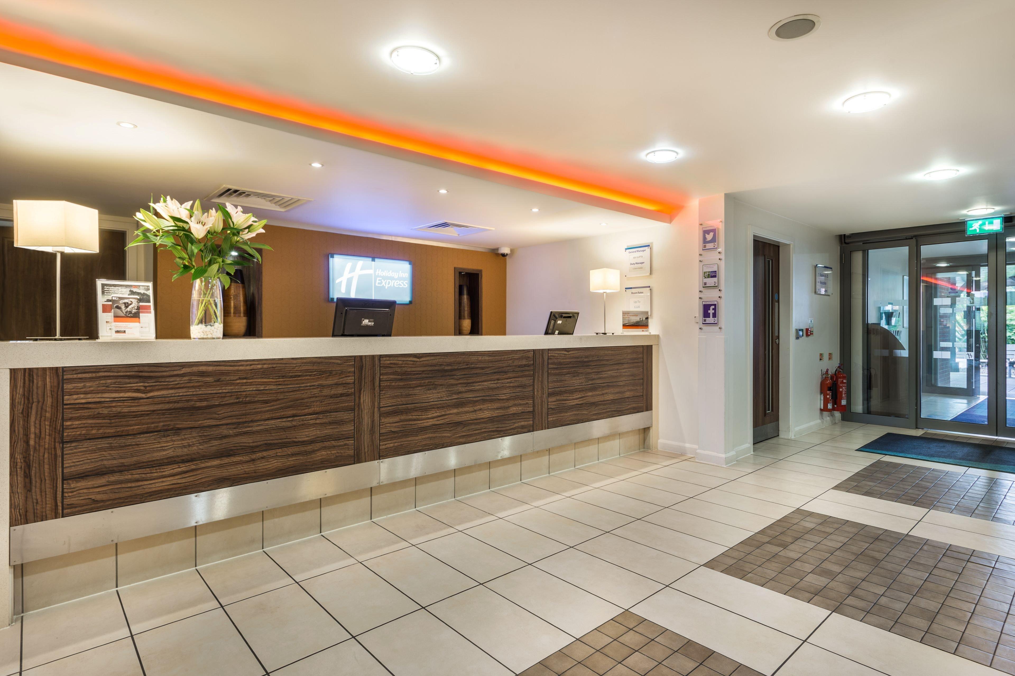 Holiday Inn Express Colchester, An Ihg Hotel Exterior foto