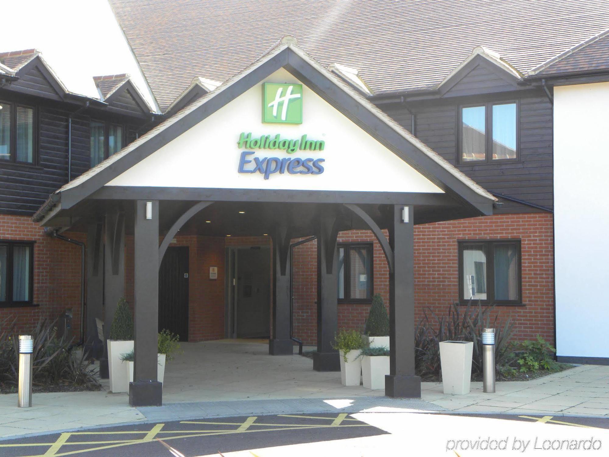 Holiday Inn Express Colchester, An Ihg Hotel Exterior foto